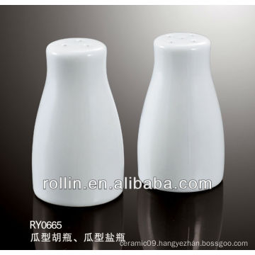 2014 elegant design white fine porcelain salt and pepper shaker